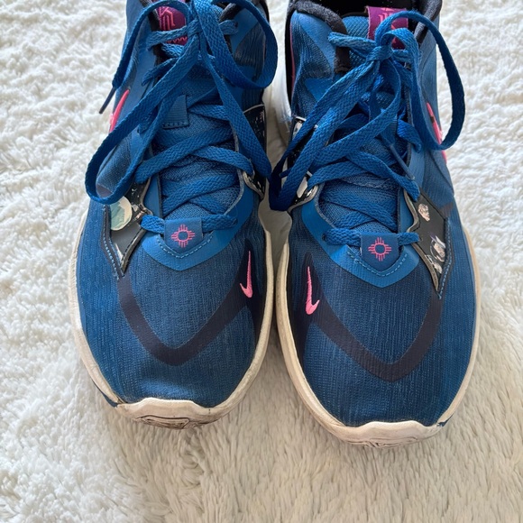 Nike Kyrie Low 5 Sneakers - Picture 5 of 15